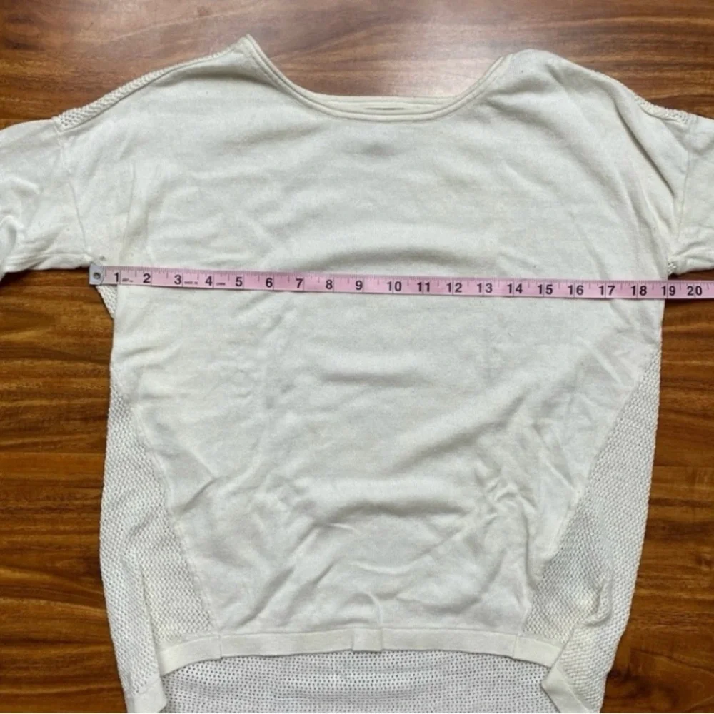3/$25 Banana Republic Women Cream Perforated Back Knit Sweater Size Small Preppy